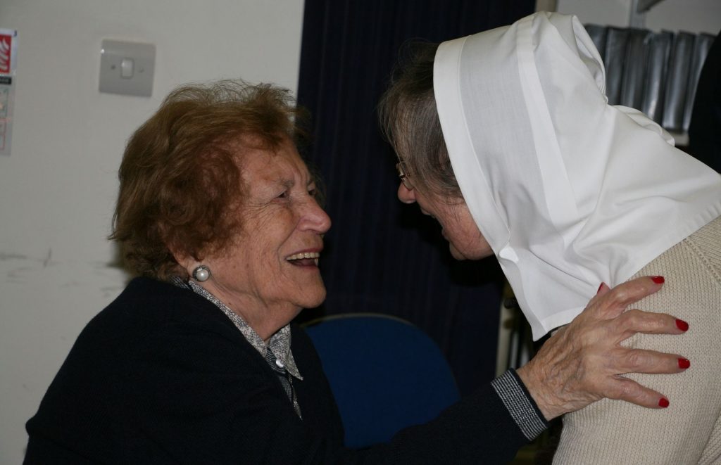 Versöhnung mit Holocaust-Überlebenden, Atlit Schwester Glory aus GB Versöhnung mit Holocaust-Überlebenden, Atlit