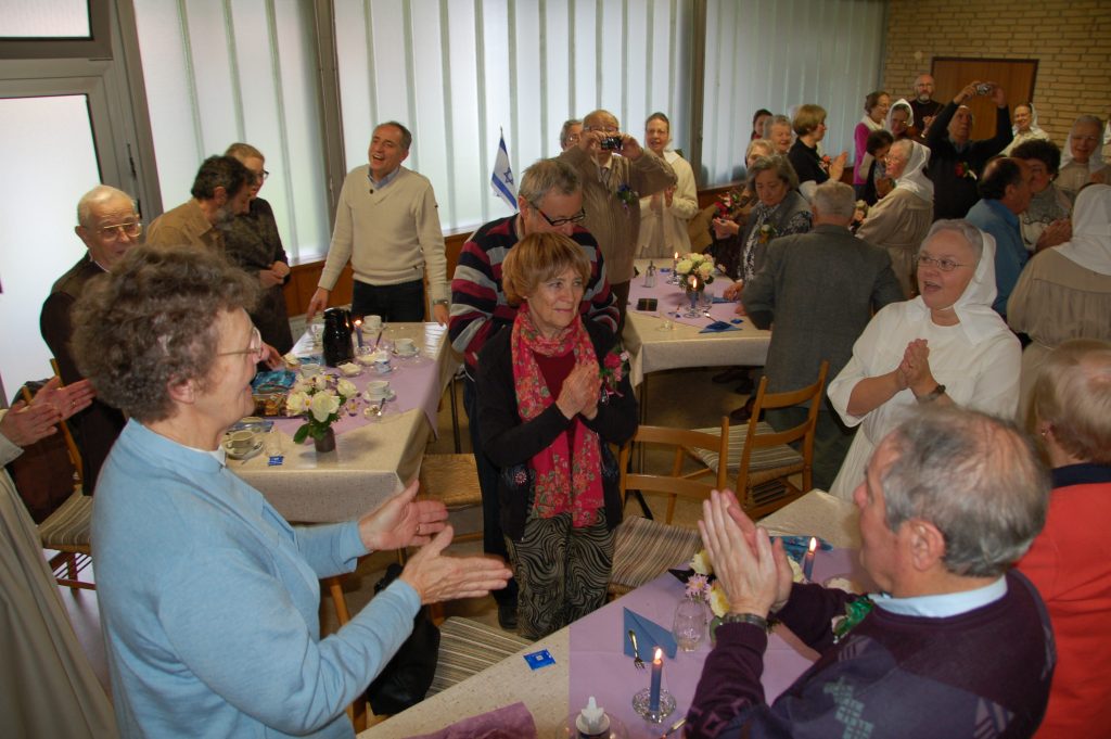 Besuch auf Kanaan aus einem jüdischen Altersheim Besuch auf Kanaan aus einem jüdischen Altersheim