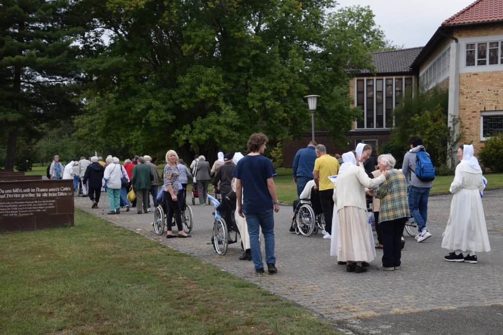 Besuch auf Kanaan aus einem jüdischen Altersheim Besuch auf Kanaan aus einem jüdischen Altersheim