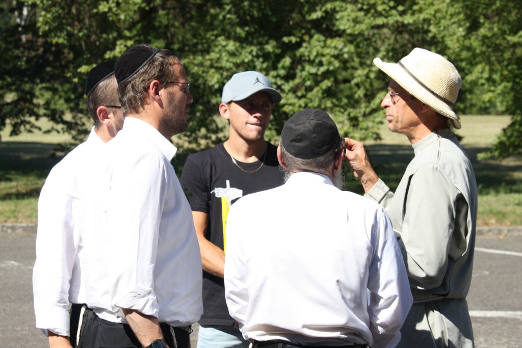 Jüdischer Besuch mit Kanaan-Franziskus-Bruder Jüdischer Besuch mit Kanaan-Franziskus-Bruder