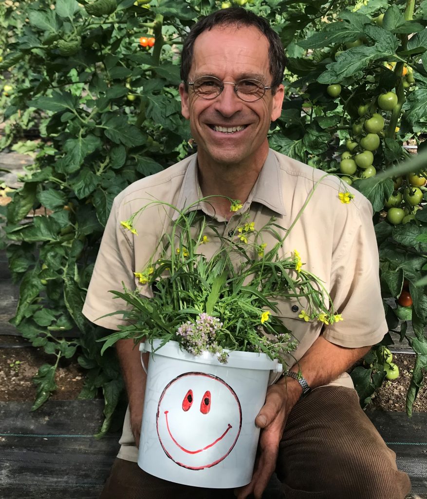 Bruder Pietro mit Smiley nah