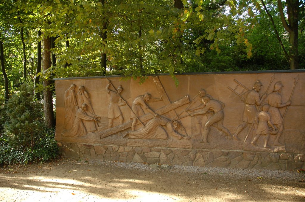 Jesu Leidensgarten - 0071a Kreuztragung 0096 Kopie.jpg